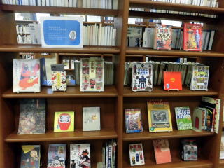 童心にかえる おもちゃ・工作の本の展示の写真
