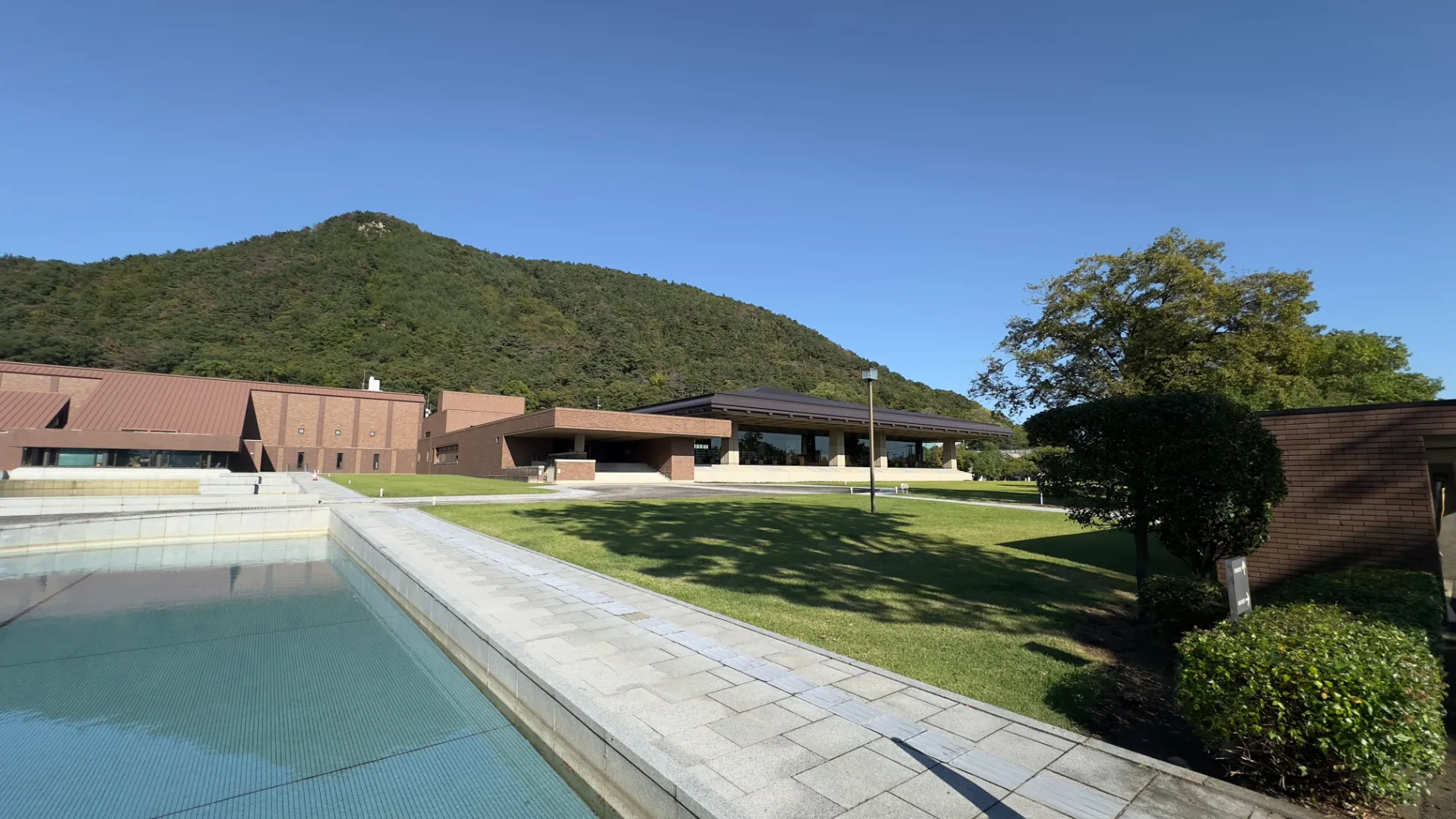 福島県立図書館の外観